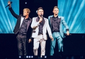 Show diễn Westlife tại Hà Nội năm nay chưa 'sold-out' được đêm nào dù vé bán ra chỉ bằng 1 nửa năm ngoái!