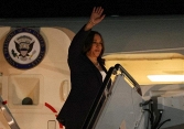 Bà Kamala Harris, sẽ thăm Singapore và Việt Nam, nơi bà sẽ nhấn mạnh vai trò của Mỹ với tư cách là nhà lãnh đạo toàn cầu
