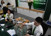 Vì sao cổ phiếu VCB tăng không nổi?