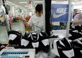 Nike, Under Armour, Adidas và Deckers Outdoor’s Hoka những công ty chịu ảnh hưởng nhất từ việc ngừng hoạt động tại Việt Nam do dịch