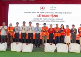 NovaGroup và Hội Chữ thập đỏ trao 1.000 bộ áo phao cứu sinh đa năng cho ngư dân nghèo