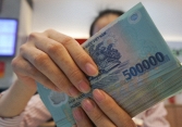 Rút tiền ồ ạt, nhà đầu tư 'đào sâu khủng hoảng'