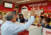 Khách hàng bức xúc vì VietJet hoãn chuyến 7 giờ sáng đến 23 giờ đêm