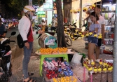 Cơn sốt Emoji 'tấn công' vỉa hè Sài Gòn