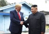 Phía sau cuộc gặp bất ngờ giữa ông Trump với nhà lãnh đạo Triều Tiên tại DMZ
