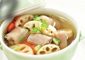 Món ngon mỗi ngày: Cách nấu món củ sen hầm đuôi heo