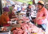 Giá thịt heo bán sỉ tăng nhẹ ở chợ đầu mối 