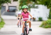 Những lợi ích tuyệt vời khi cho trẻ đi xe đạp