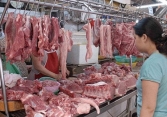 Sức tiêu thụ giảm, giá thịt heo chững lại 