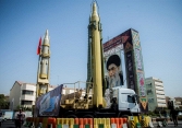 Iran sắp có bom nguyên tử, Mỹ và Israel “ngồi trên đống lửa“