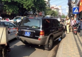 Cảnh sát giao thông có được dừng xe biển xanh, biển đỏ không?