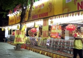 Bánh trung thu bắt đầu giảm giá mua 1 tặng 2