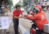 Sài Gòn thân thương hơn với cơm chay miễn phí cho người lao động nghèo