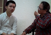 Thiếu niên đâm chết người khóc nghẹn khi gặp mẹ 