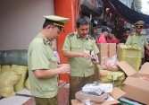 Tịch thu hàng chục nghìn sản phẩm không rõ nguồn gốc tại nhà xe Sao Việt