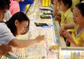Giá vàng đầu tuần giảm nhẹ