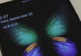 Galaxy Fold mới lại dính lỗi về màn hình sau 1 ngày sử dụng