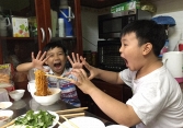 'Cuộc chiến' mì gói: Đừng nạp hóa chất vào người (bài cuối)