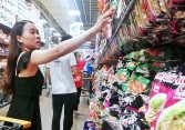 'Cuộc chiến' mì gói: Tranh giành thị phần từ cửa hàng tạp hóa đến siêu thị (bài 1)