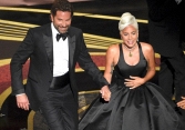 Lady Gaga thừa nhận tình cảm với Bradley Cooper chỉ là dàn dựng