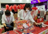 Sôi động thị trường giỏ quà Tết Nguyên đán 2021