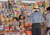 Tăng giá gần gấp đôi so với năm ngoái, mứt Tết vẫn được tiêu thụ mạnh


