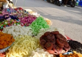 Mứt không bao bì, không rõ nguồn gốc bán tràn lan vỉa hè