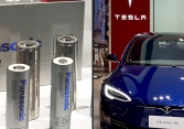 Panasonic hợp tác với Tesla sản xuất pin không coban cho xe điện