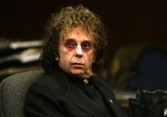 Nhà sản xuất âm nhạc huyền thoại Phil Spector qua đời vì COVID-19
