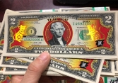 Tờ tiền 2 USD in hình chuột vàng hút khách dịp cận Tết