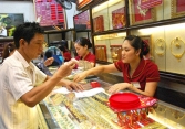 Giá vàng trong nước tiếp tục giảm, quay về mốc 42 triệu đồng/lượng
