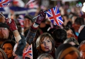 Anh chính thức rời EU, hàng nghìn người ủng hộ Brexit ăn mừng