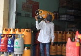 Giá gas tiếp tục giảm vì thời tiết ấm áp kéo dài