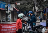 Hà Nội: Lập hàng rào phong toả ổ dịch hơn 20 ca F0 tại Lĩnh Nam