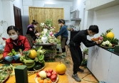 Xuyên đêm trả đơn mâm ngũ quả bày Tết Nhâm dần