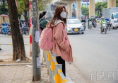 Rào chắn ngăn xe máy gây khó cho người đi bộ