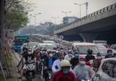 Dịch bệnh Covid-19 hạ nhiệt, nhiều tuyến đường tại Hà Nội ùn tắc kéo dài