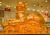 Ngắm 'Kim Mão Vương Bảo' Mèo làm bằng vàng 999,9 nặng 48 kg
