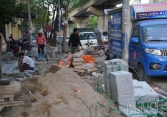 Người dân Hà Nội khốn khổ vì “điệp khúc” đào xới, thay gạch lát vỉa hè