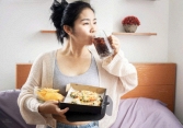Các thói quen ăn uống không lành mạnh phổ biến ở người Việt Nam