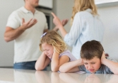 Cha mẹ cần ghi nhớ những điều tuyệt đối không nói trước mặt con