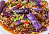 Cà tím xào thịt băm, món ăn đơn giản mà ngọt ngào