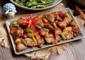 15 phút có ngay món thịt lợn cháy cạnh xào chua ngọt ngon như nhà hàng