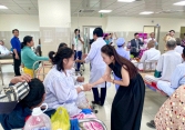 Âm nhạc thắp sáng hy vọng tại Bệnh viện Ung bướu Nghệ An