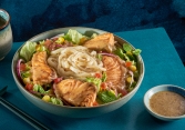 Salad mì udon cá hồi sốt mè rang, món ngon thanh mát, bổ dưỡng