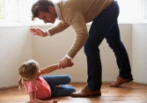 Phạt đòn trẻ em: Biện pháp giáo dục có nên bị cấm?