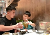 Dạy con 'thực tế': Khi miếng thịt nhỏ khơi dậy cuộc tranh luận lớn về giáo dục hiện đại