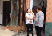 Con dâu đòi ở cữ hẳn 6 tháng, mẹ chồng dạy cách tắm cho con còn giãy nảy lên kêu bà thất đức