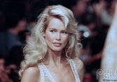 Claudia Schiffer: 'Đừng nhầm lẫn giữa biểu tượng với sự nổi tiếng'