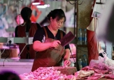 Giá thịt heo tăng vọt, người dân Trung Quốc chỉ được mua 1kg mỗi ngày